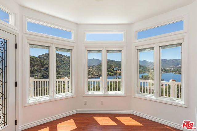 834 Ravensbury Street, Lake Sherwood, CA 91361