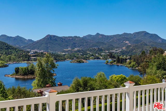 834 Ravensbury Street, Lake Sherwood, CA 91361