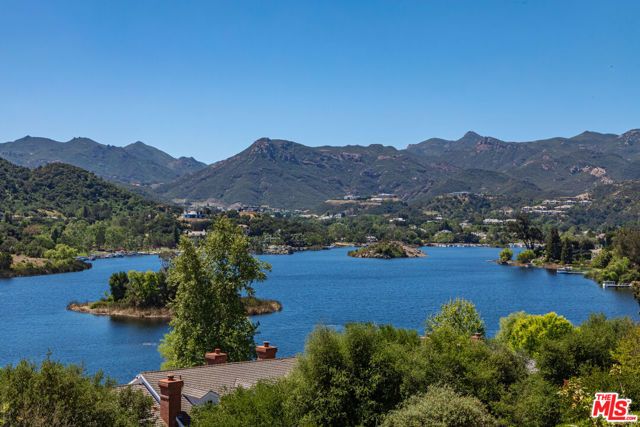 834 Ravensbury Street, Lake Sherwood, CA 91361