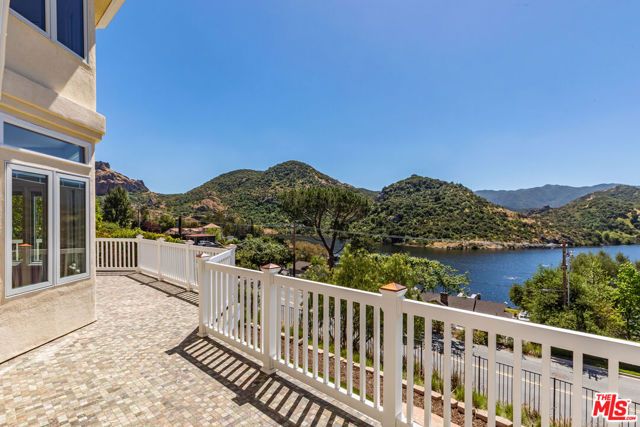 834 Ravensbury Street, Lake Sherwood, CA 91361