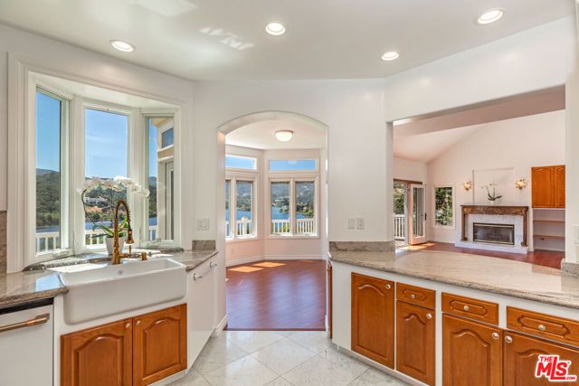 834 Ravensbury Street, Lake Sherwood, CA 91361