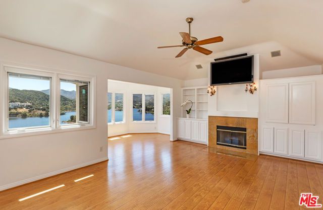 834 Ravensbury Street, Lake Sherwood, CA 91361