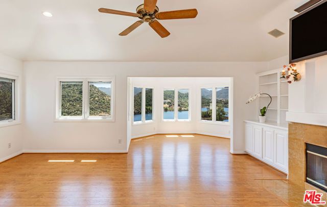 834 Ravensbury Street, Lake Sherwood, CA 91361