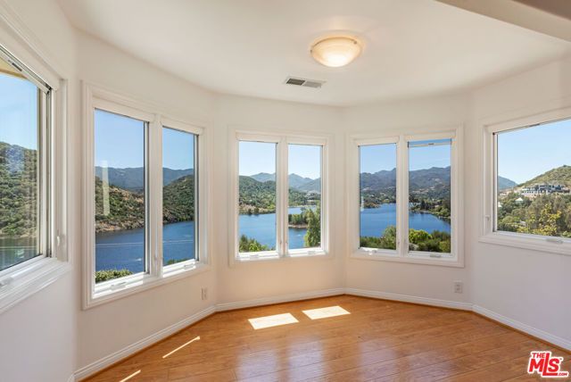 834 Ravensbury Street, Lake Sherwood, CA 91361