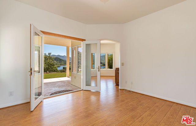 834 Ravensbury Street, Lake Sherwood, CA 91361