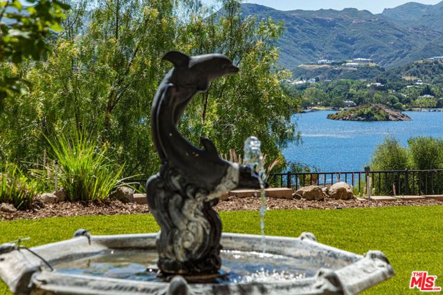 834 Ravensbury Street, Lake Sherwood, CA 91361