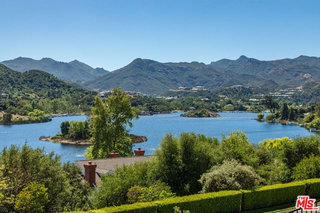 834 Ravensbury Street, Lake Sherwood, CA 91361