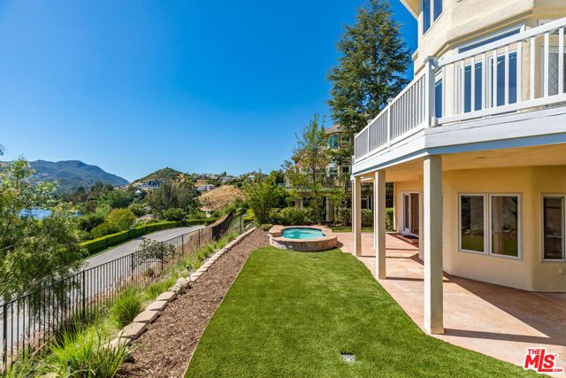 834 Ravensbury Street, Lake Sherwood, CA 91361