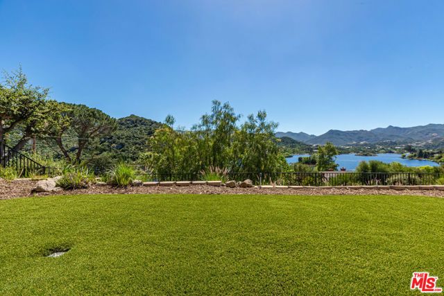 834 Ravensbury Street, Lake Sherwood, CA 91361