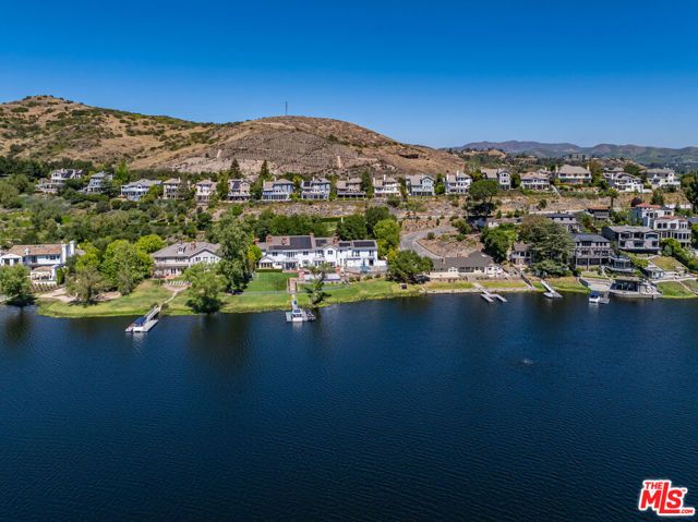 834 Ravensbury Street, Lake Sherwood, CA 91361