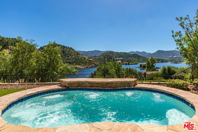 834 Ravensbury Street, Lake Sherwood, CA 91361