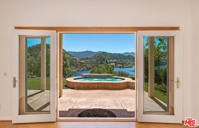 834 Ravensbury Street, Lake Sherwood, CA 91361