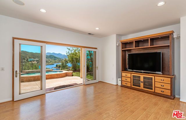 834 Ravensbury Street, Lake Sherwood, CA 91361