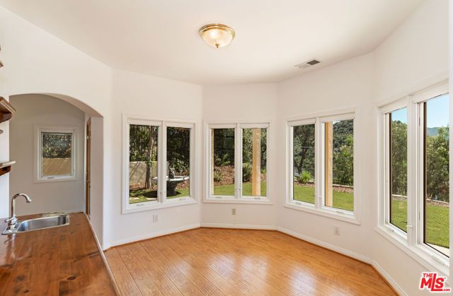 834 Ravensbury Street, Lake Sherwood, CA 91361