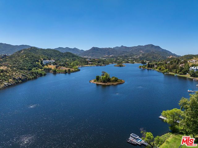 834 Ravensbury Street, Lake Sherwood, CA 91361