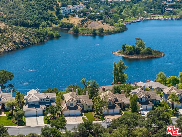 834 Ravensbury Street, Lake Sherwood, CA 91361