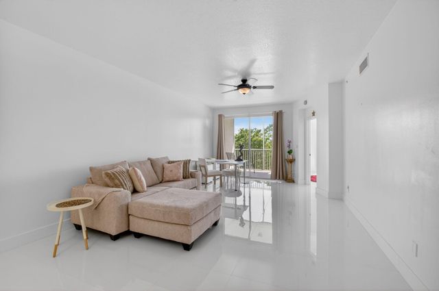 22703 Camino Del Mar 63, Boca Raton, FL 33433