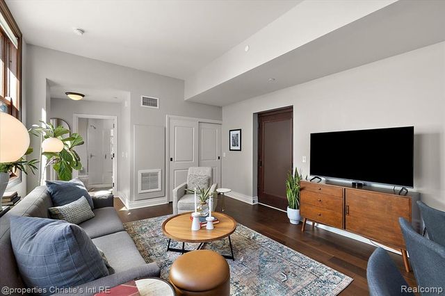 1 Park Avenue 1404, Detroit, MI 48226