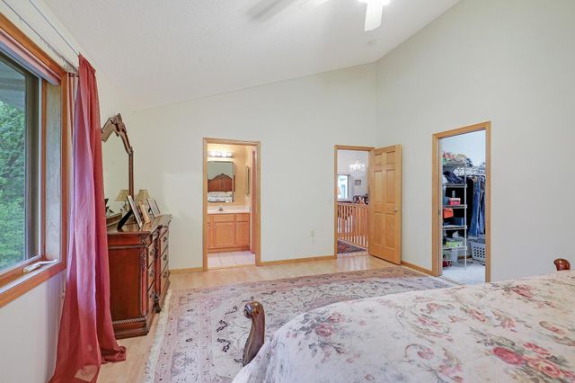 8207 Norman Creek Trail, Bloomington, MN 55437