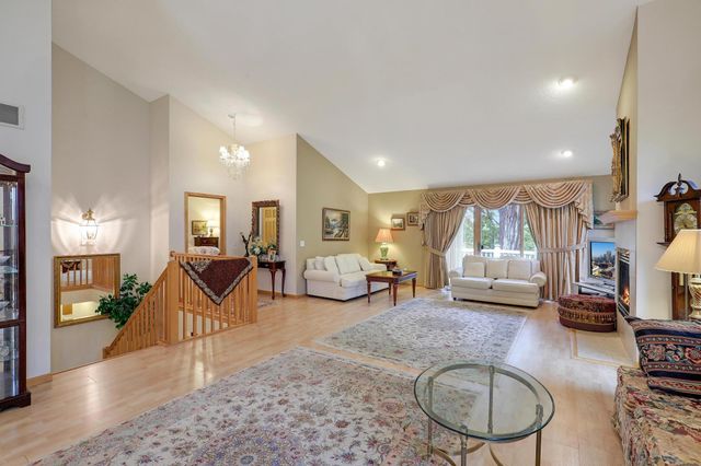 8207 Norman Creek Trail, Bloomington, MN 55437