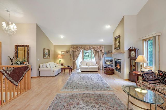 8207 Norman Creek Trail, Bloomington, MN 55437