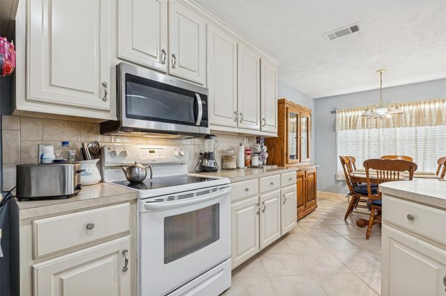 21 Pine Prairie School Road, Huntsville, TX 77320