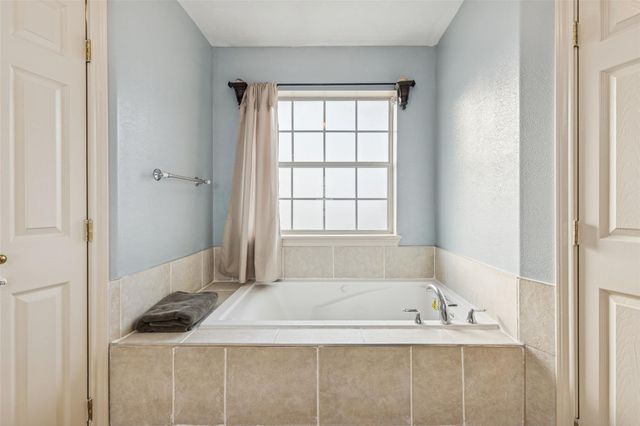 21 Pine Prairie School Road, Huntsville, TX 77320