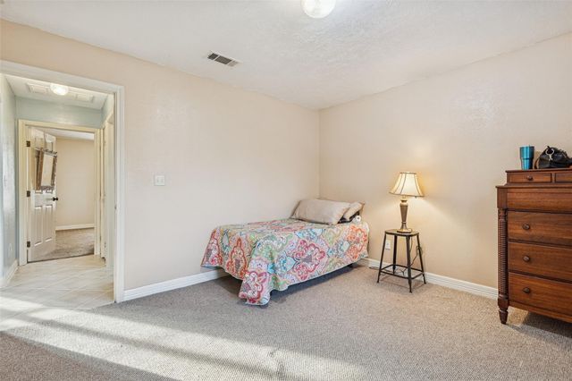 21 Pine Prairie School Road, Huntsville, TX 77320