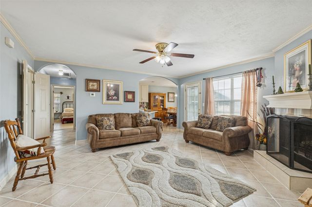 21 Pine Prairie School Road, Huntsville, TX 77320