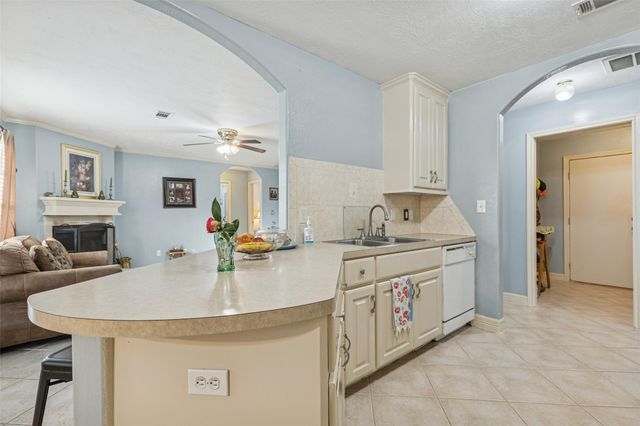 21 Pine Prairie School Road, Huntsville, TX 77320