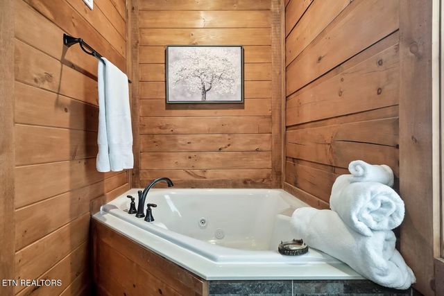 4427 Stackstone Rd, Sevierville, TN 37862