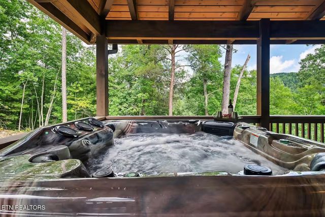 4427 Stackstone Rd, Sevierville, TN 37862