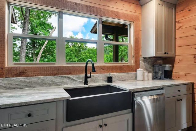 4427 Stackstone Rd, Sevierville, TN 37862