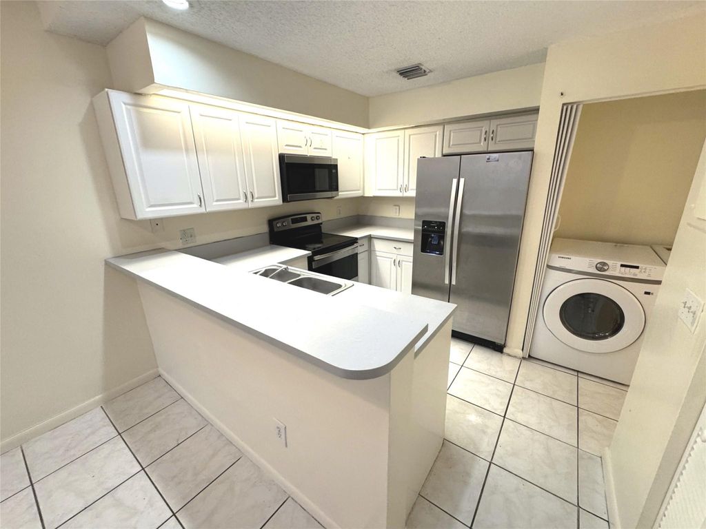 1903 Players Pl 1903, North Lauderdale, FL 33068