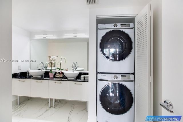 41 SE 5th St 2109, Miami, FL 33131