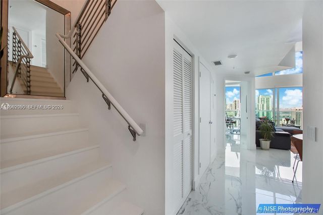 41 SE 5th St 2109, Miami, FL 33131