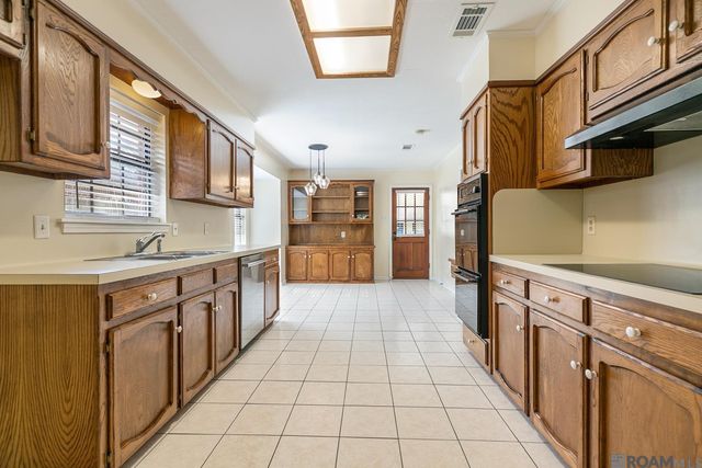 1522 Bullrush Dr, Baton Rouge, LA 70810