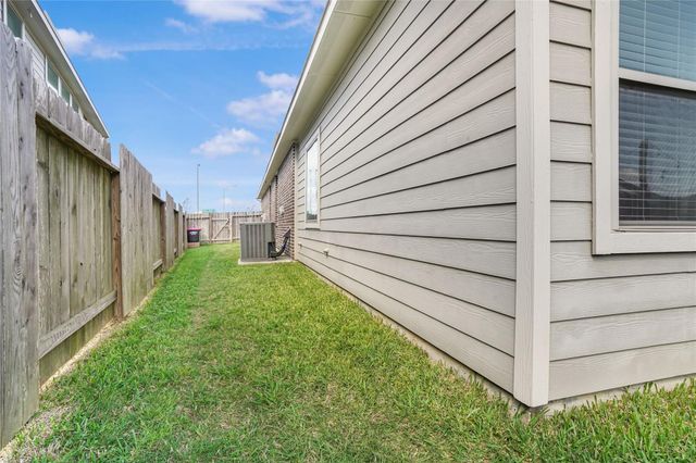 31243 Pinebrook Falls Lane, Hockley, TX 77447