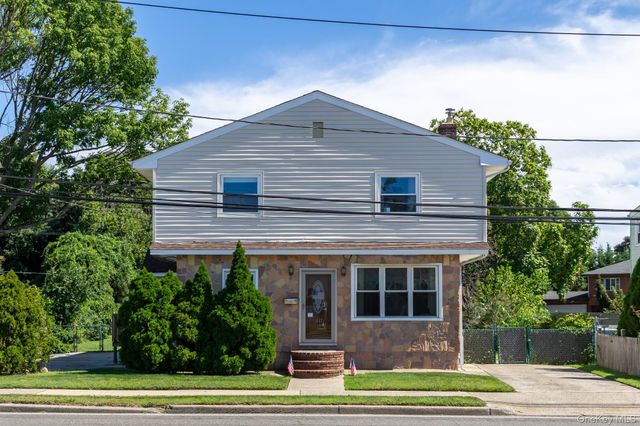 1647 Straight Path, Lindenhurst, NY 11757