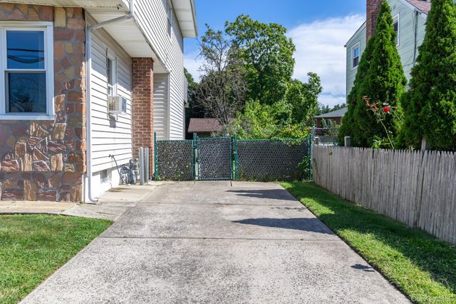 1647 Straight Path, Lindenhurst, NY 11757