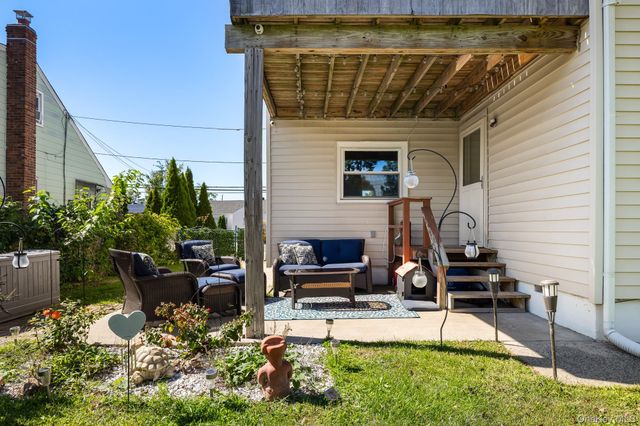1647 Straight Path, Lindenhurst, NY 11757