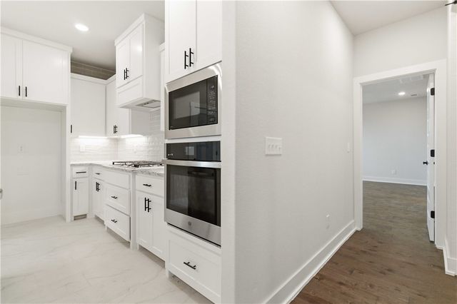 6704 Orange Avenue, Bentonville, AR 72713