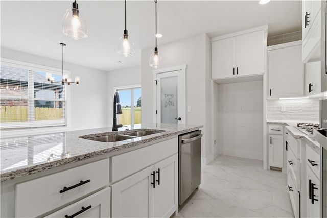 6704 Orange Avenue, Bentonville, AR 72713