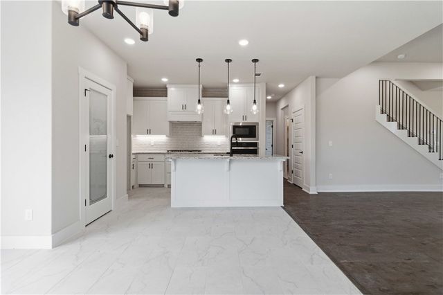 6704 Orange Avenue, Bentonville, AR 72713