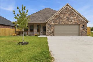 6704 Orange Avenue, Bentonville, AR 72713