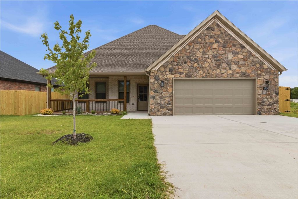 6704 Orange Avenue, Bentonville, AR 72713