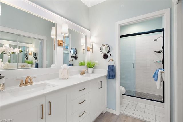 675 Wiggins Lake DR # 201, Naples, FL 34110