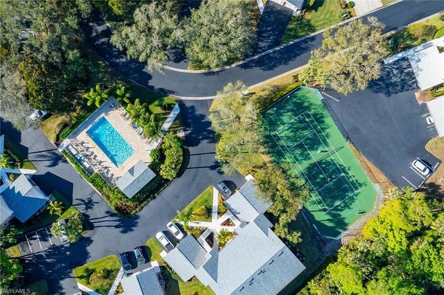 675 Wiggins Lake DR # 201, Naples, FL 34110