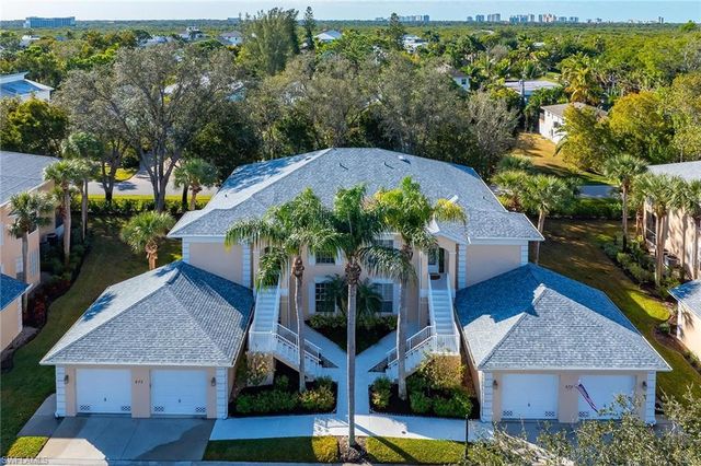 675 Wiggins Lake DR # 201, Naples, FL 34110