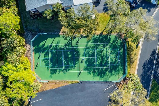 675 Wiggins Lake DR # 201, Naples, FL 34110